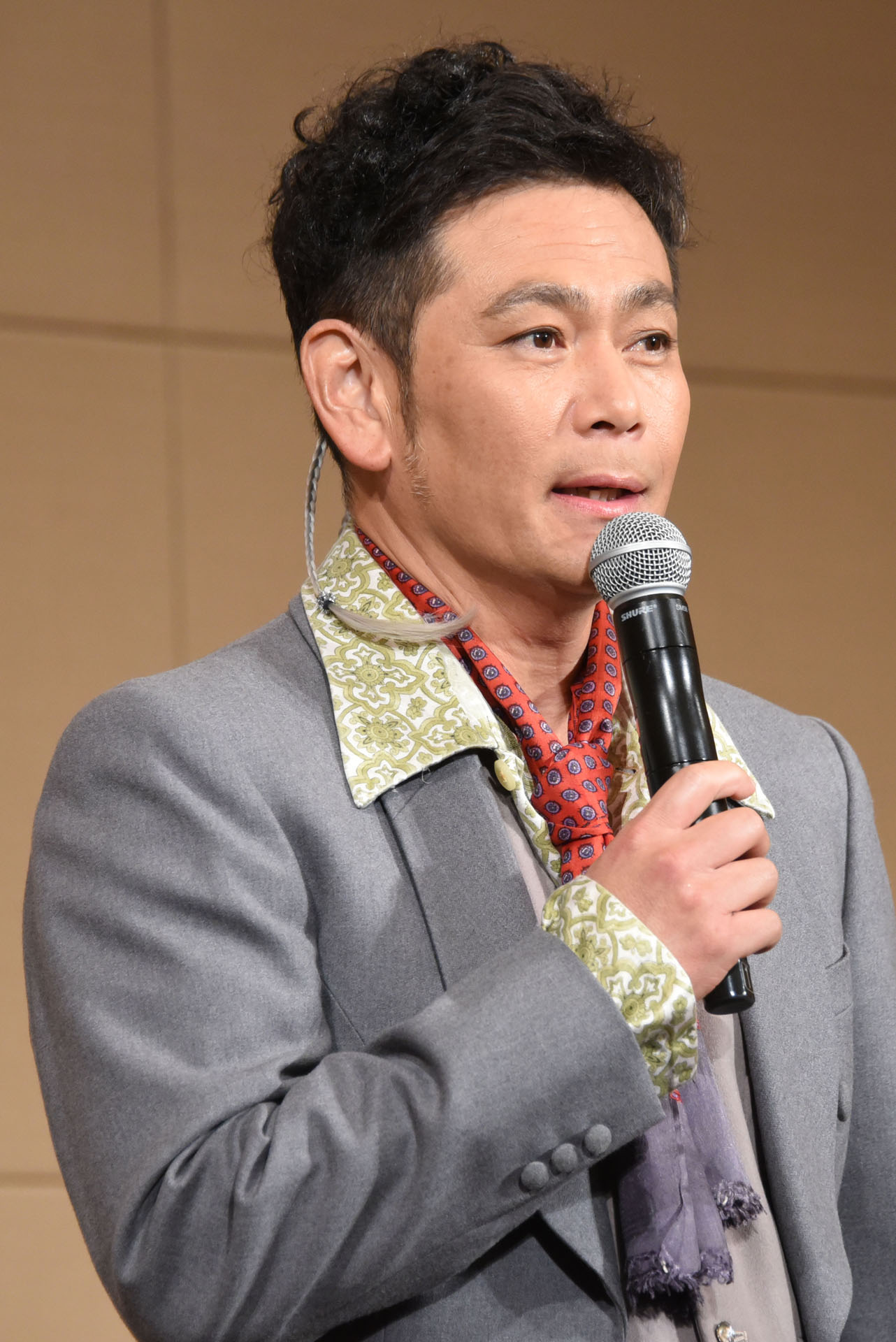 遠藤章造