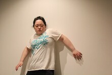 オフィスマウンテンvol.6「だれだって臍を噛む」より、田中美希恵。（撮影：岡田勇人）