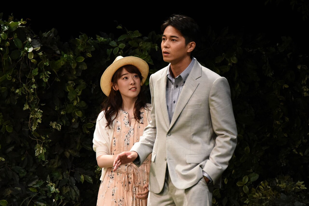 M&Oplaysプロデュース「二度目の夏」フォトコールより、左から水上京香、東出昌大。