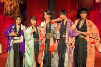 左から河原田巧也、深澤大河、横井翔二郎、和合真一、寺山武志。