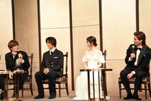 記者から役作りについて聞かれ、「どうなんでしょう……？」と城田優（左端）に視線を送る廣瀬友祐（右端）。