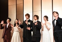 ミュージカル「ファントム」製作発表会見より、左から木村達成、木下晴香、城田優、加藤和樹、愛希れいか、廣瀬友祐。