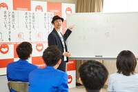 よしもとライターズアカデミーウエスト（YWAW）概要発表会見より。