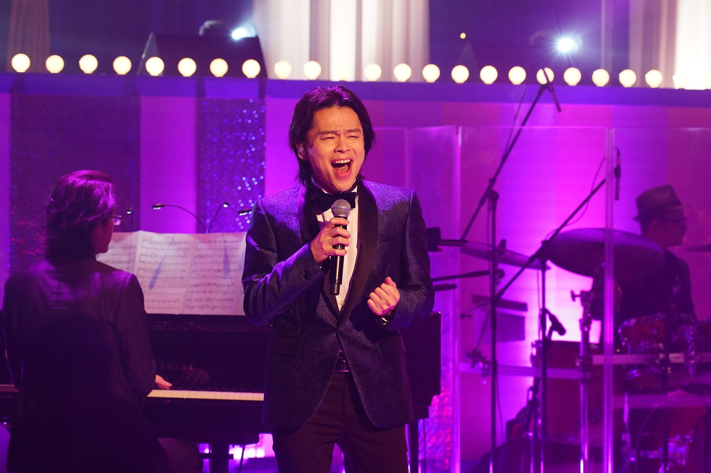 WOWOW「オリジナルミュージカルコメディ 福田雄一×井上芳雄『グリーン＆ブラックス』」#28より、中川晃教。