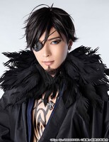 森下竣平扮する黒薔薇憐児。