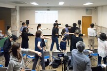 木野彩子「ダンスハ體育ナリ？其ノ二 建国体操ヲ踊ッテミタ」の様子。（撮影：松本和幸）