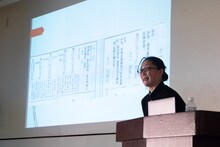 木野彩子「ダンスハ體育ナリ？其ノ二 建国体操ヲ踊ッテミタ」の様子。（撮影：松本和幸）