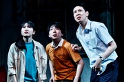 「美しく青く」より。(撮影:細野晋司)