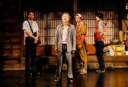 「美しく青く」より。(撮影:細野晋司)