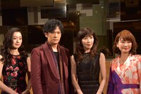「君の輝く夜に～FREE TIME,SHOW TIME～」の公演前トークイベントの様子。左から中島亜梨沙、稲垣吾郎、安寿ミラ、北村岳子。