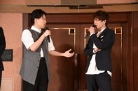 ミュージカル「フランケンシュタイン」ファン感謝祭より、左から中川晃教、柿澤勇人。