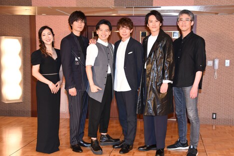 ミュージカル「フランケンシュタイン」ファン感謝祭より、左から露崎春女、加藤和樹、中川晃教、柿澤勇人、小西遼生、板垣恭一。
