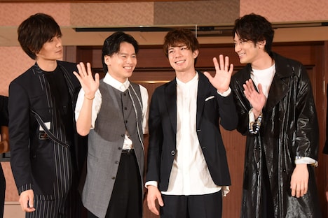 ミュージカル「フランケンシュタイン」ファン感謝祭より、左から加藤和樹、中川晃教、柿澤勇人、小西遼生。