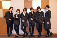 MBS / TBS ドラマイズム「REAL⇔FAKE」囲み取材より、左から松村龍之介、植田圭輔、佐藤流司、小澤廉、荒牧慶彦、和田雅成。