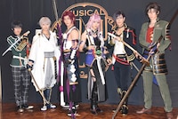 左から篭手切江役の田村升吾、鶴丸国永役の岡宮来夢、蜻蛉切役のspi、千子村正役の太田基裕、明石国行役の仲田博喜、御手杵役の田中涼星。