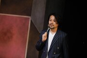 ザ・ミセスフィクションズ4「月がとっても睨むから」より。（撮影：角田大樹）