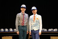 左から新納慎也、原田優一。