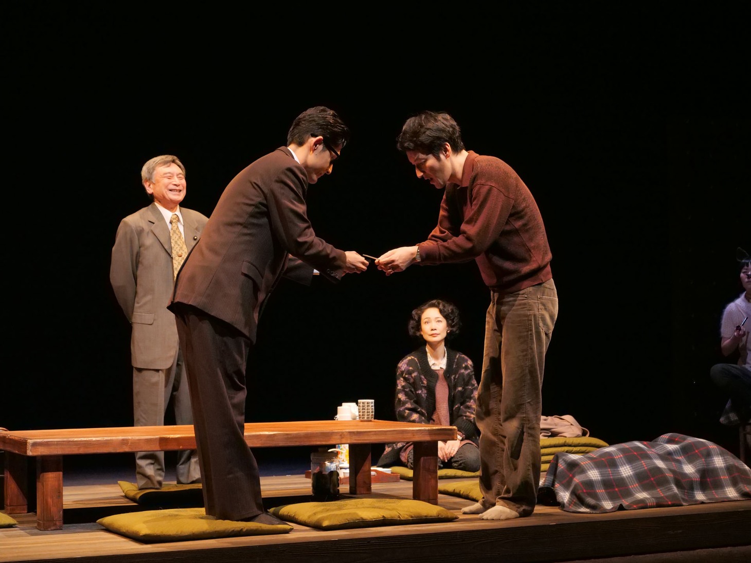DULL-COLORED POP vol.20「福島三部作・一挙上演 第2部『1986年：メビウスの輪』」より。（撮影：白土亮次 ※白土の土は旧字体が正式表記）