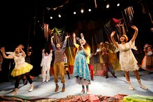 KAKUTA「とびだす童話『ねこはしる』」豊橋公演より。（撮影：伊藤華織）