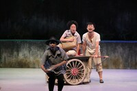 Our Theatre×流山児★事務所「嫁粧一牛車」より。（写真提供：台中歌劇院）