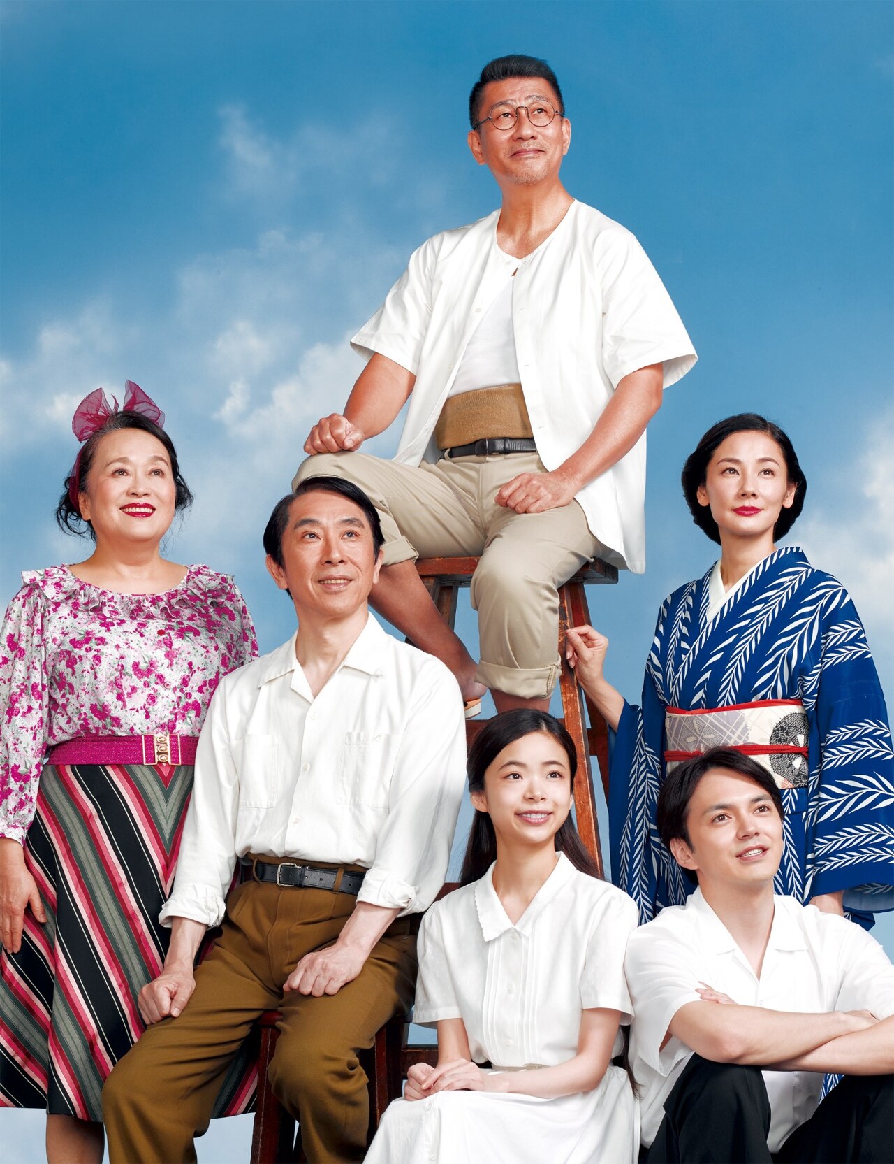 中井貴一らが青空をバックに微笑む、シス・カンパニー「風博士」ビジュアル解禁