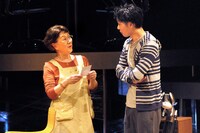 劇団青年座 第238回公演「DNA」より。（撮影：坂本正郁）