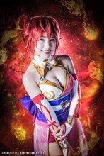 吉川友扮するカグラ。