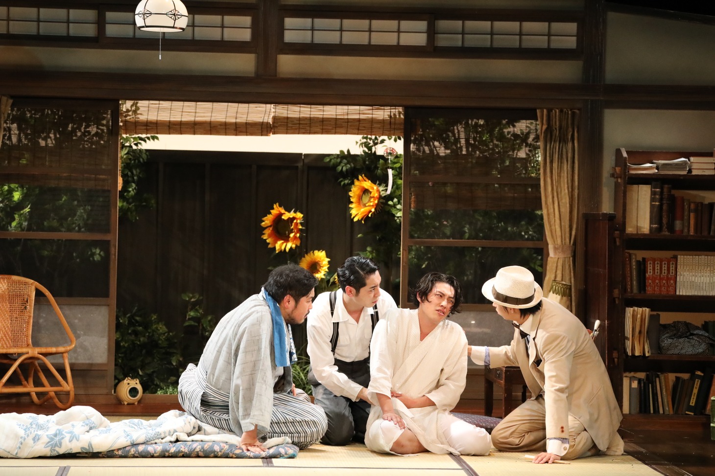 舞台「絢爛とか爛漫とか」より。（撮影：神ノ川智早）