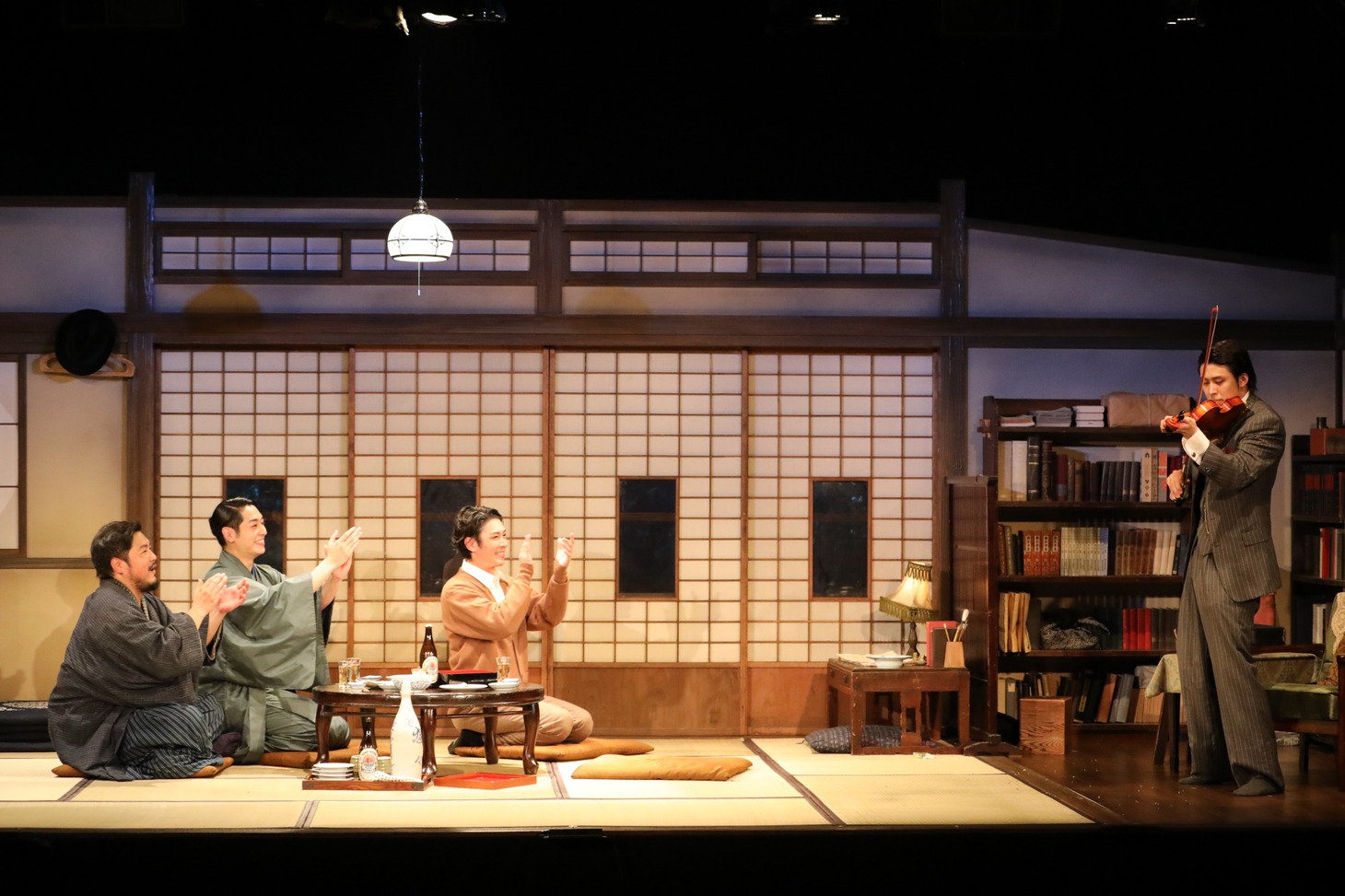 舞台「絢爛とか爛漫とか」より。（撮影：神ノ川智早）