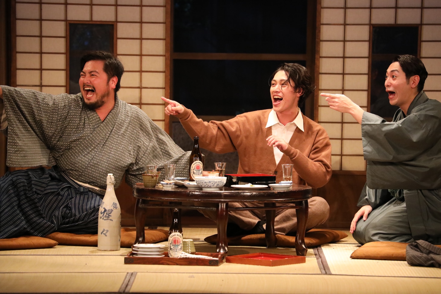 舞台「絢爛とか爛漫とか」より。（撮影：神ノ川智早）