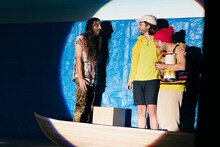 神里雄大 / 岡崎藝術座「バルパライソの長い坂をくだる話」東京公演より。（写真：高野ユリカ）