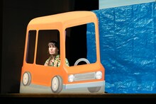 神里雄大 / 岡崎藝術座「バルパライソの長い坂をくだる話」東京公演より。（写真：高野ユリカ）