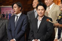 「ブラック or ホワイト？ あなたの上司、訴えます！」囲み取材より、左から内博貴、佐藤アツヒロ。