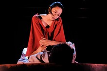 「少女都市 第8回公演 / 東京駆ける三公演 第三弾『光の祭典』」より。（撮影：佐々木啓太）