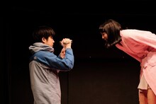 「少女都市 第8回公演 / 東京駆ける三公演 第三弾『光の祭典』」より。（撮影：佐々木啓太）