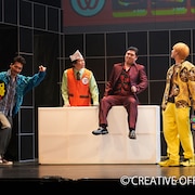 ミュージカル要素も、鈴井貴之が元ヤクザ演じる「リ・リ・リストラ」開幕