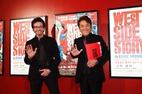 「ブロードウェイ・ミュージカル『ウエスト・サイド・ストーリー』」来日公演より、初日レッドカーペットの様子。左からジョージ・チャキリス、市村正親。