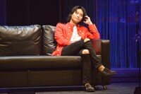 PARCOプロデュース2019「プレイハウス」ゲネプロより。磯村勇斗演じる一ノ瀬聖夜。