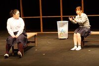 ロロver.「いちごオレ飲みながらアイツのうわさ話した」より。（撮影：西岡真一）