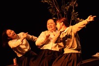 ロロver.「いちごオレ飲みながらアイツのうわさ話した」より。（撮影：西岡真一）