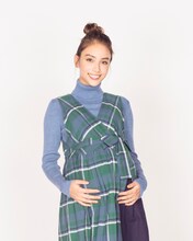 滝沢カレン扮する加瀬芙美。(c)TBS