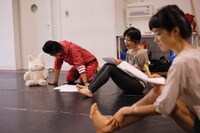 快快「ルイ・ルイ」稽古場の様子。（撮影：加藤和也）