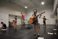 快快「ルイ・ルイ」稽古場の様子。（撮影：加藤和也）