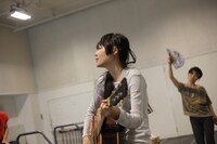 快快「ルイ・ルイ」稽古場の様子。（撮影：加藤和也）