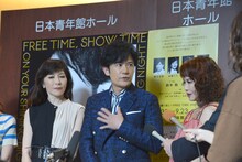 「君の輝く夜に～FREE TIME,SHOW TIME～」囲み取材の様子。左から安寿ミラ、稲垣吾郎、北村岳子。