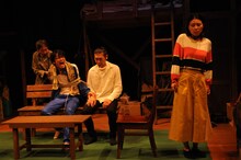 シアターZOO提携公演・胆振東部地震復興支援公演 道産子男闘呼倶楽部「雪虫」より。（撮影：高橋克己）