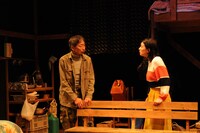 シアターZOO提携公演・胆振東部地震復興支援公演 道産子男闘呼倶楽部「雪虫」より。（撮影：高橋克己）