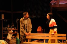 シアターZOO提携公演・胆振東部地震復興支援公演 道産子男闘呼倶楽部「雪虫」より。（撮影：高橋克己）