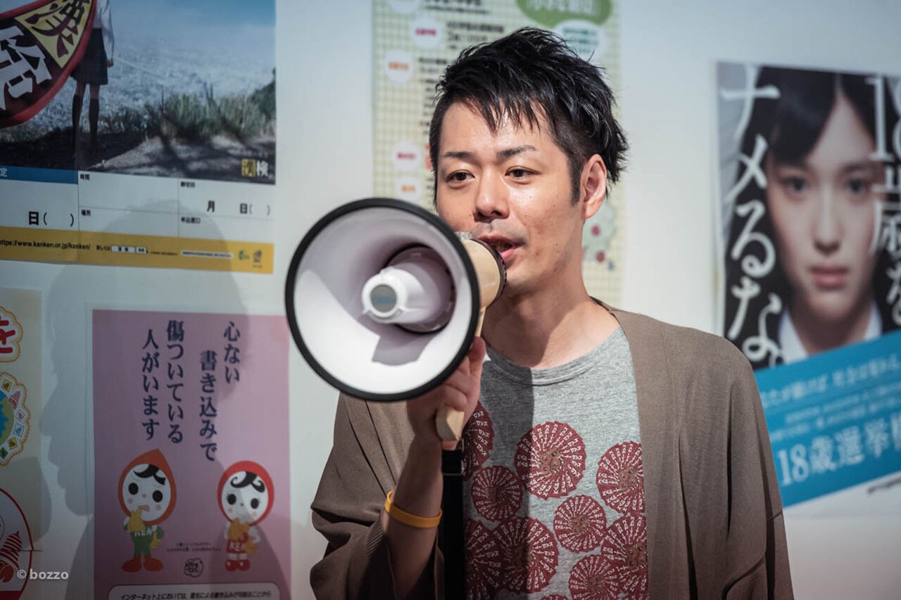 東京デスロック「Anti Human Education」より。（Photo by bozzo）