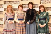 左から下村実生、彩乃かなみ、朝夏まなと、井上小百合。